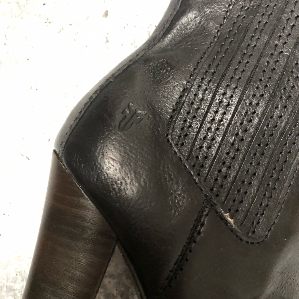 Frye Donna Chelsea Black Leather Heeled Boots - Picture 3 of 7